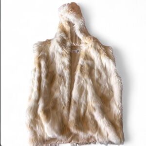 UMREN faux fur cream vest with hood